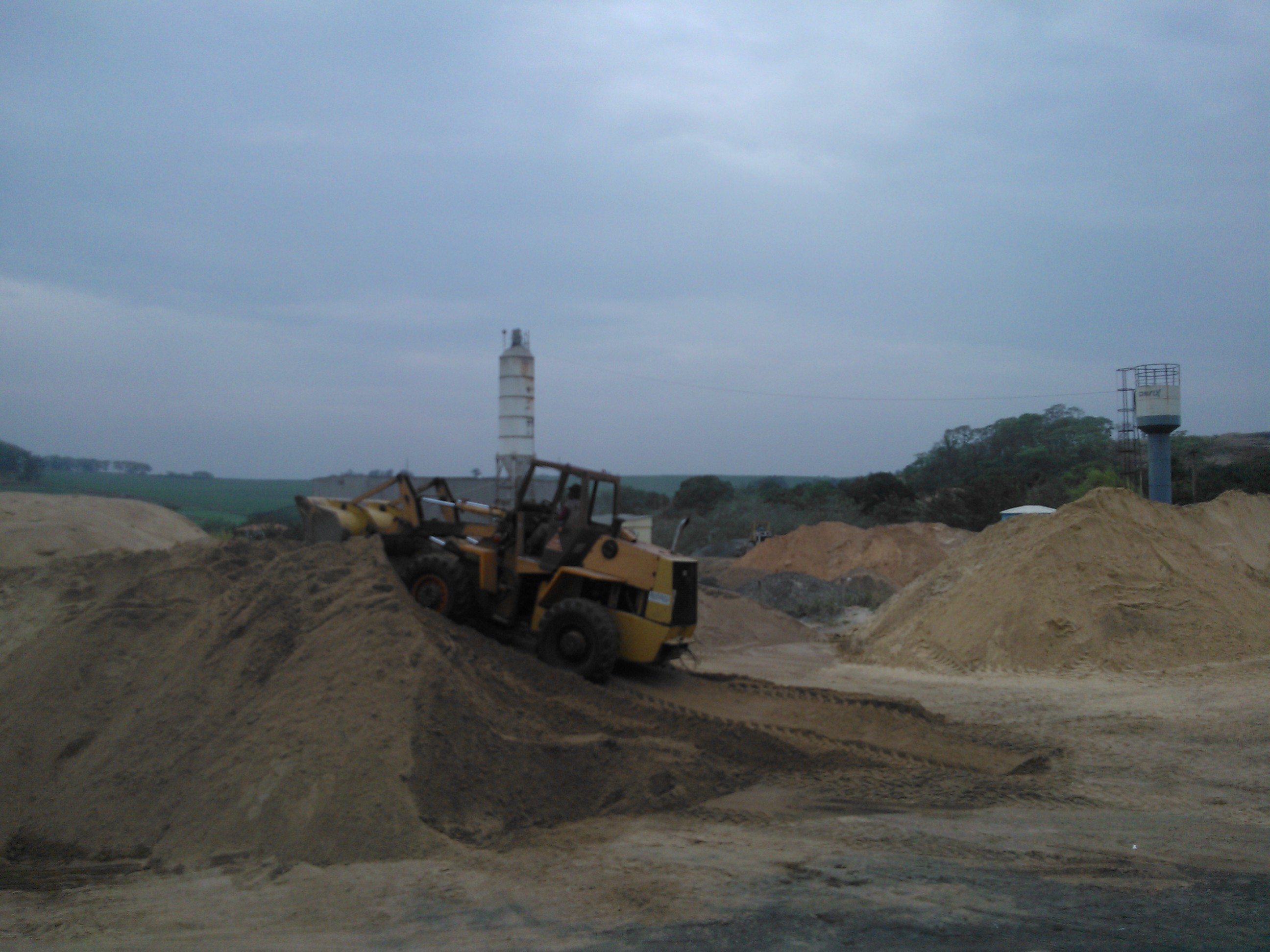 Depósito de areia e pedra