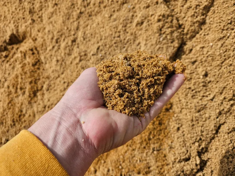Areia grossa e pedra 1 para concreto estrutural